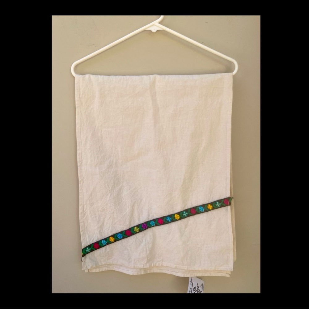 Made in Mexico Hand Embroidered Ribbon Detail Table Runner NWT - Picture 3 of 10